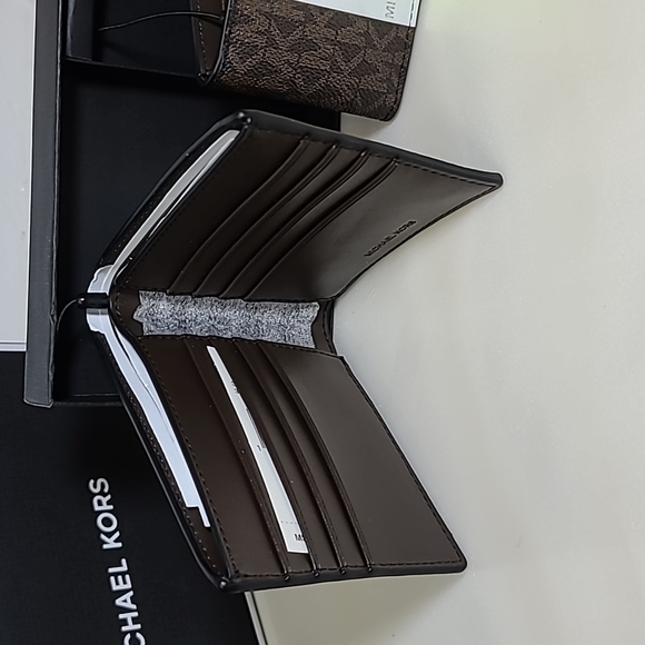 Michael Kors Men's 3 in 1 Wallet Box Set BROWN/NEON - Picture 3 of 5